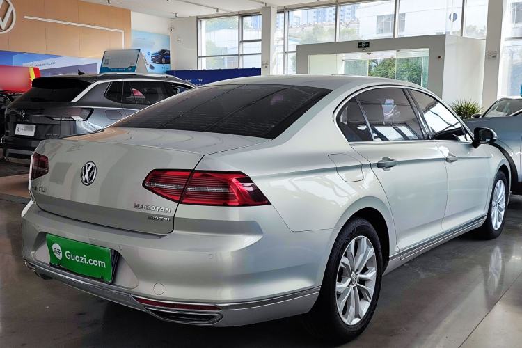 Used Volkswagen Magotan 2017 330TSI DSG Luxury Model Rear Right 45 Deg