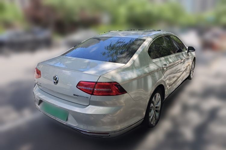 Used Volkswagen Magotan 2017 330TSI DSG Luxury Model Rear Right 45 Deg
