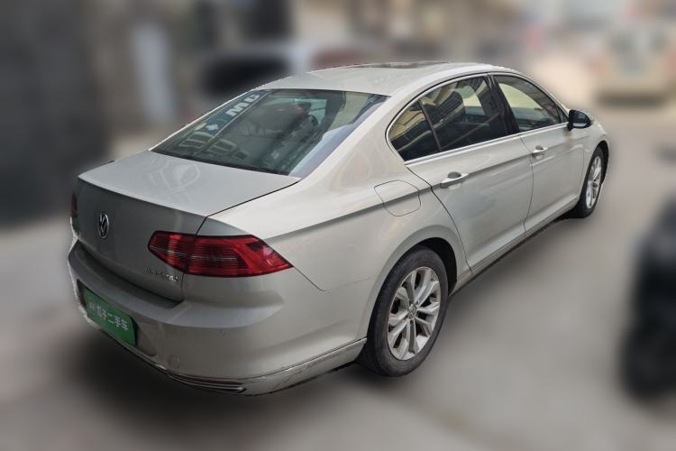 Used Volkswagen Magotan 2017 330TSI DSG Luxury Model Rear Right 45 Deg