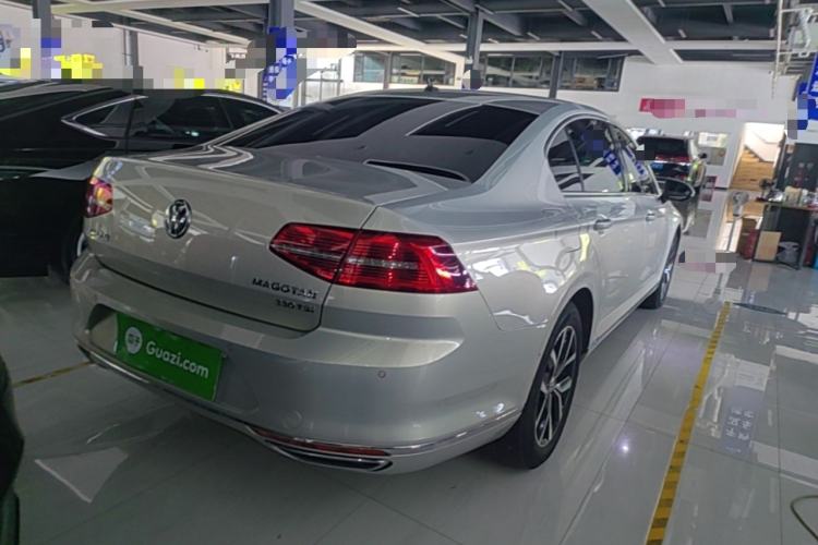 Used Volkswagen Magotan 2017 330TSI DSG Luxury Model Rear Right 45 Deg