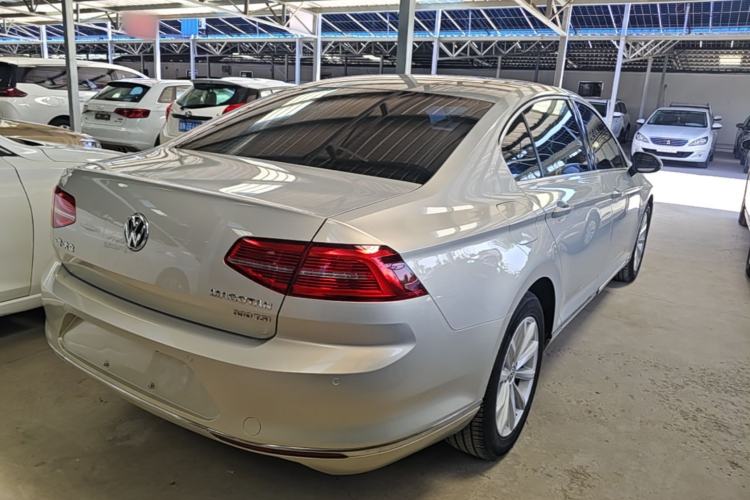 Used Volkswagen Magotan 2017 330TSI DSG Leading Model Rear Right 45 Deg