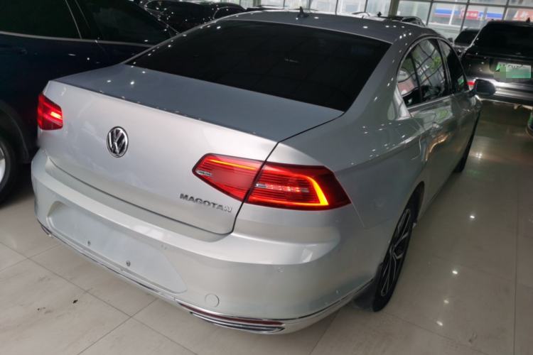 Used Volkswagen Magotan 2017 330TSI DSG Luxury Model Rear Right 45 Deg