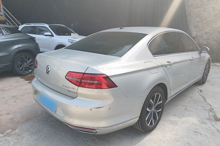 Used Volkswagen Magotan 2017 330TSI DSG Luxury Model Rear Right 45 Deg