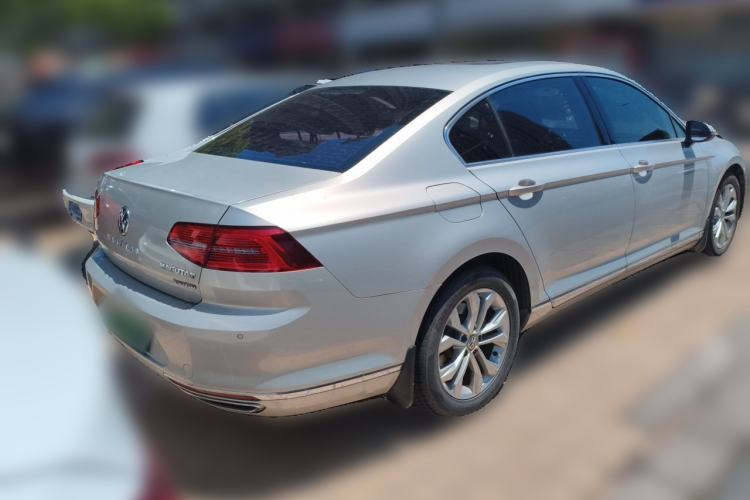 Used Volkswagen Magotan 2017 330TSI DSG Luxury Model Rear Right 45 Deg