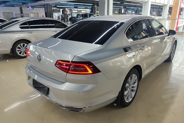 Used Volkswagen Magotan 2017 380TSI DSG Luxury Model Rear Right 45 Deg