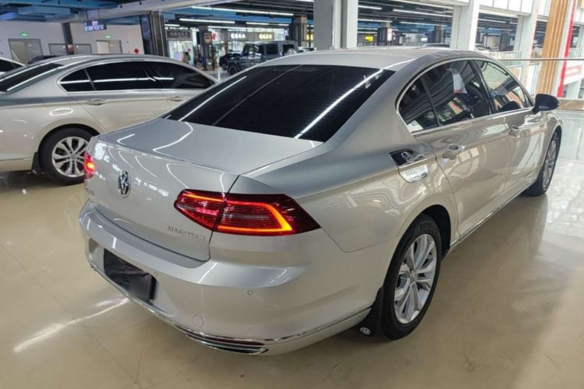 Used Volkswagen Magotan 2017 380TSI DSG Luxury Model Rear Right 45 Deg