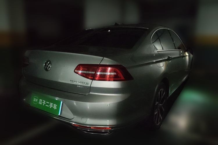 Used Volkswagen Magotan 2017 330TSI DSG Luxury Model Rear Right 45 Deg