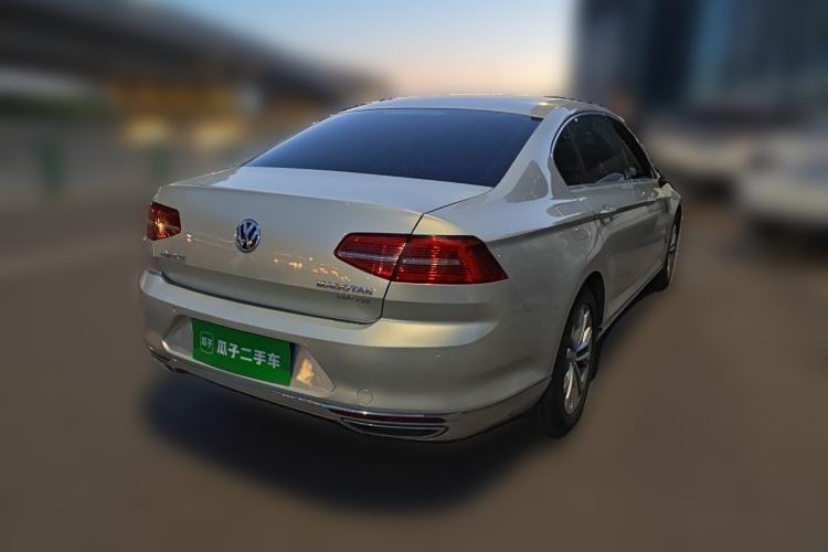 Used Volkswagen Magotan 2017 330TSI DSG Luxury Model Rear Right 45 Deg