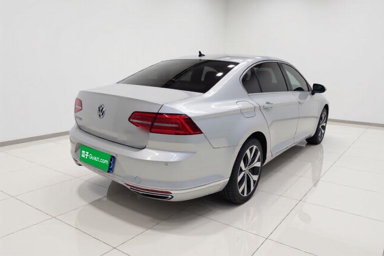 Used Volkswagen Magotan 2017 380TSI DSG Prestige Edition Rear Right 45 Deg