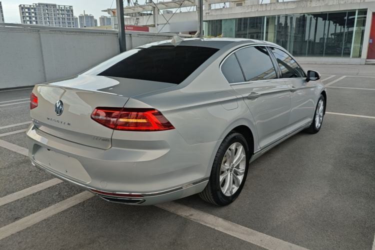 Used Volkswagen Magotan 2017 330TSI DSG Luxury Model Rear Right 45 Deg