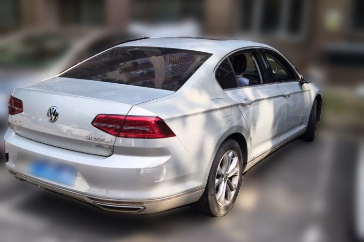 Used Volkswagen Magotan 2017 330TSI DSG Luxury Model Rear Right 45 Deg