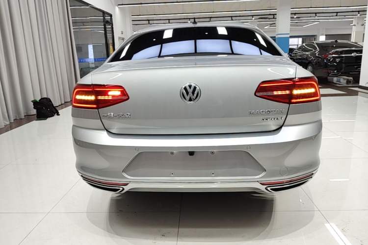 Used Volkswagen Magotan 2017 330TSI DSG Luxury Model Rear