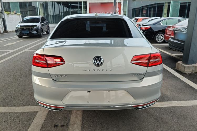 Used Volkswagen Magotan 2017 330TSI DSG Luxury Model Rear
