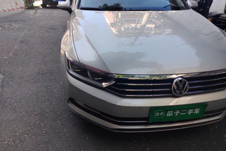 Used Volkswagen Magotan 2017 330TSI DSG Luxury Model Right Front Headlight