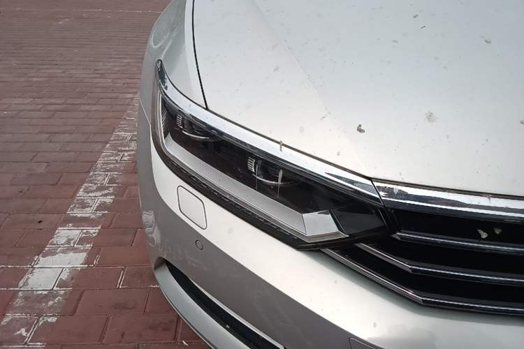 Used Volkswagen Magotan 2017 380TSI DSG Prestige Edition Right Front Headlight