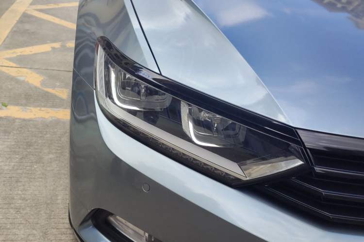 Used Volkswagen Magotan 2017 330TSI DSG Luxury Model Right Front Headlight