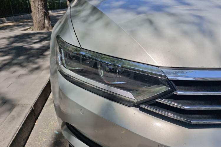 Used Volkswagen Magotan 2017 330TSI DSG Luxury Model Right Front Headlight