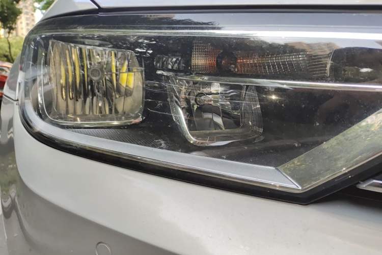 Used Volkswagen Magotan 2017 330TSI DSG Leading Model Right Front Headlight