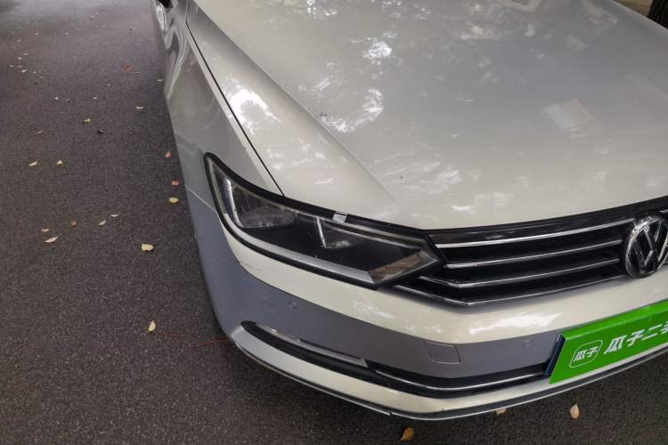 Used Volkswagen Magotan 2017 330TSI DSG Leading Model Right Front Headlight