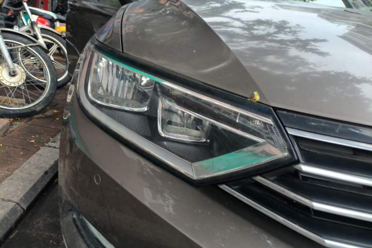 Used Volkswagen Magotan 2017 330TSI DSG Leading Model Right Front Headlight