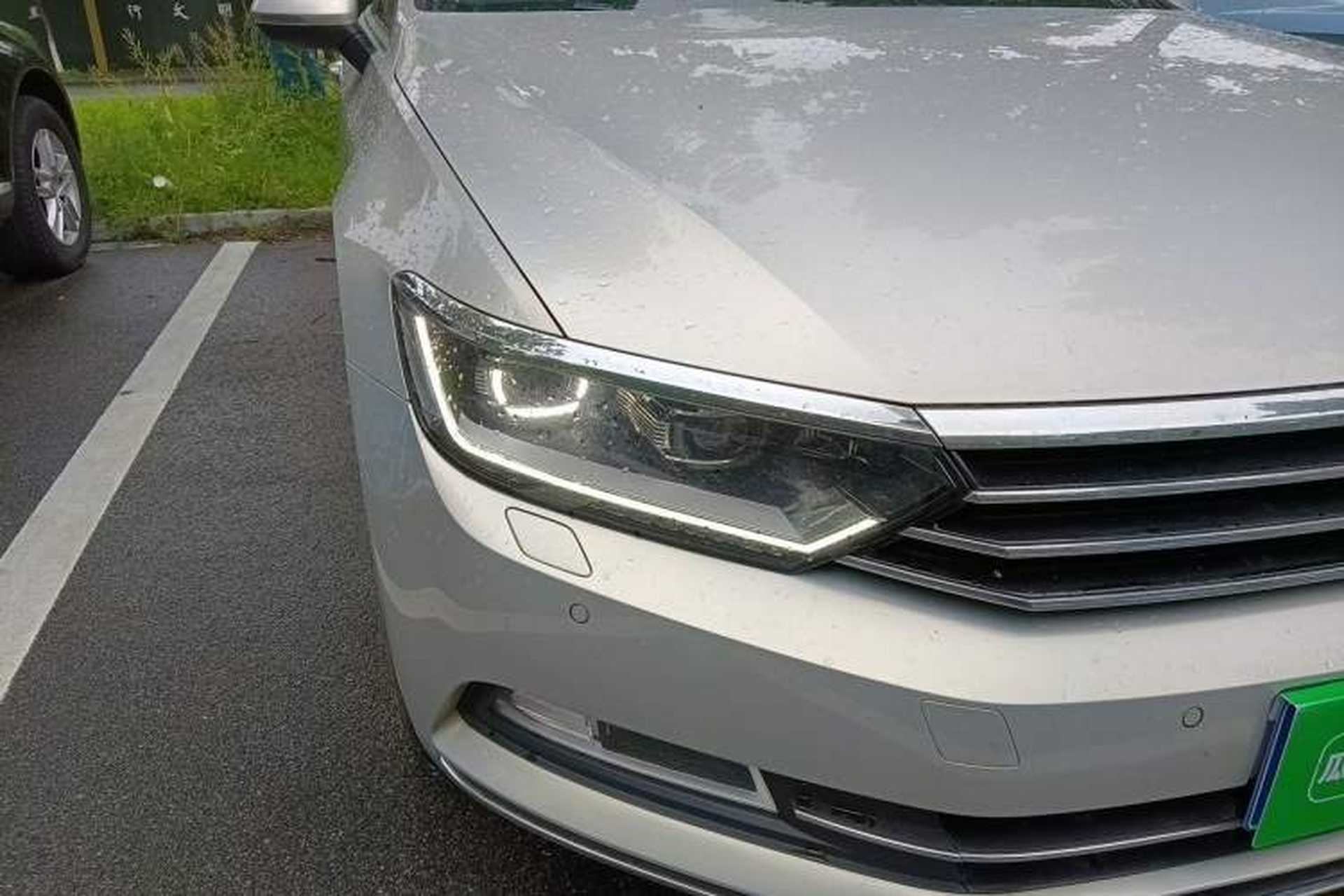 Used Volkswagen Magotan 2017 380TSI DSG Flagship Edition Right Front Headlight