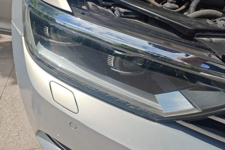Used Volkswagen Magotan 2017 330TSI DSG Luxury Model Right Front Headlight