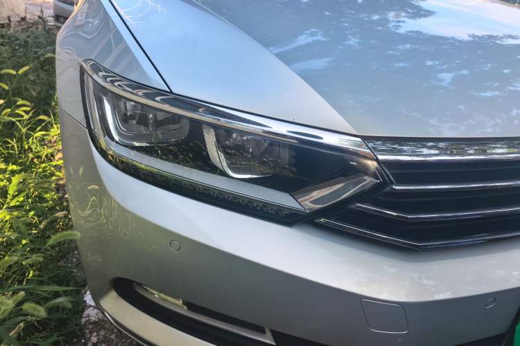 Used Volkswagen Magotan 2017 330TSI DSG Luxury Model Right Front Headlight