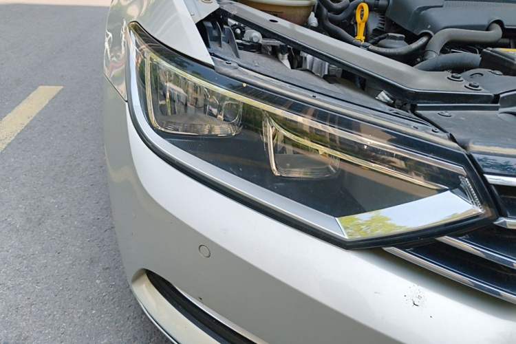 Used Volkswagen Magotan 2017 330TSI DSG Leading Model Right Front Headlight