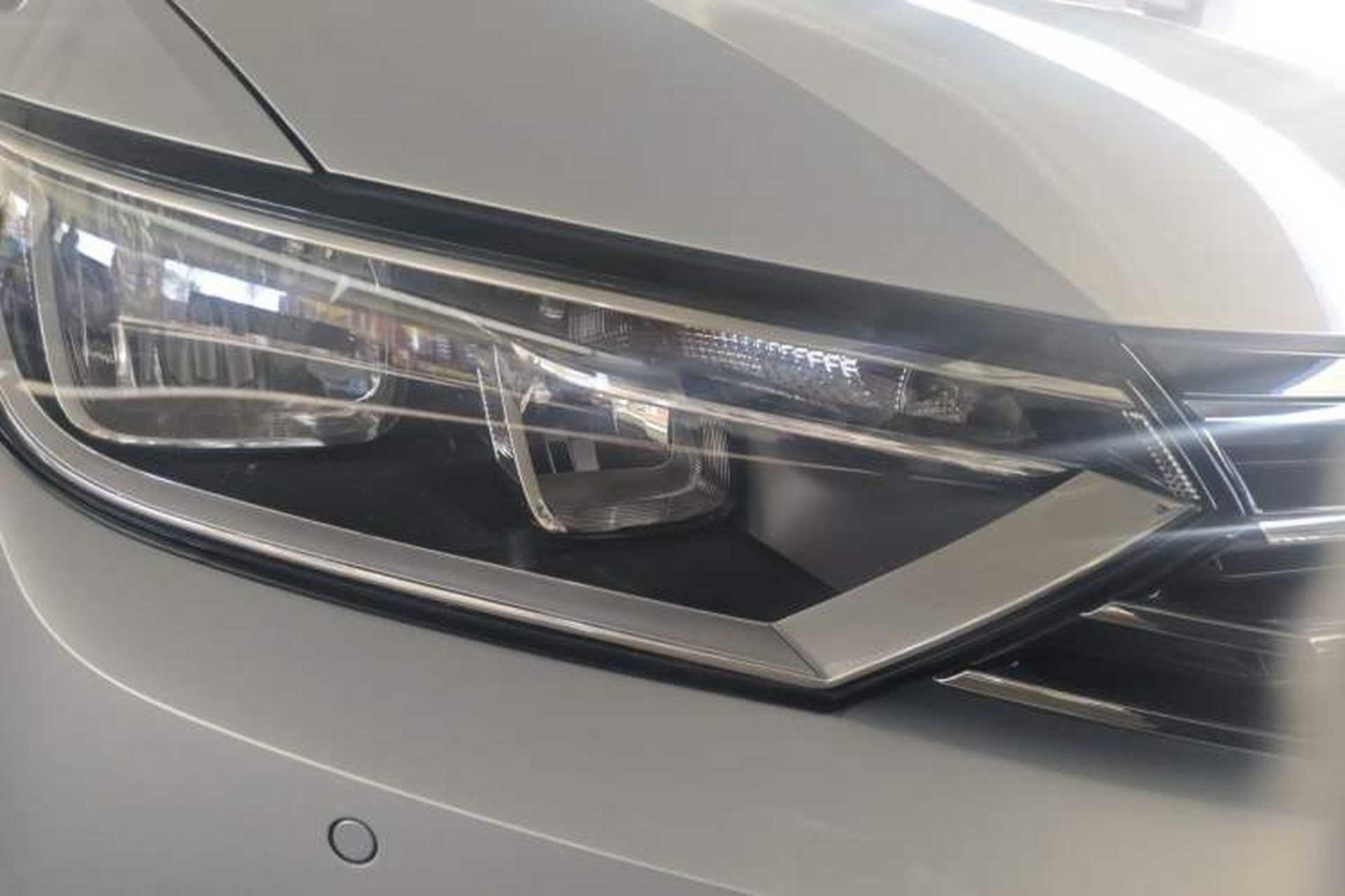 Used Volkswagen Magotan 2017 330TSI DSG Leading Model Right Front Headlight