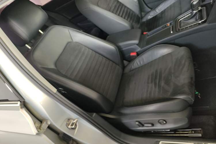 Used Volkswagen Magotan 2017 330TSI DSG Luxury Model Right Front Seat