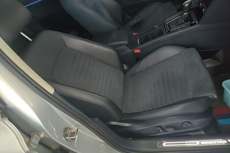 Used Volkswagen Magotan 2017 330TSI DSG Luxury Model Right Front Seat