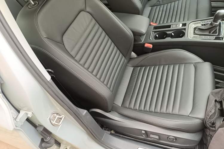 Used Volkswagen Magotan 2017 330TSI DSG Leading Model Right Front Seat