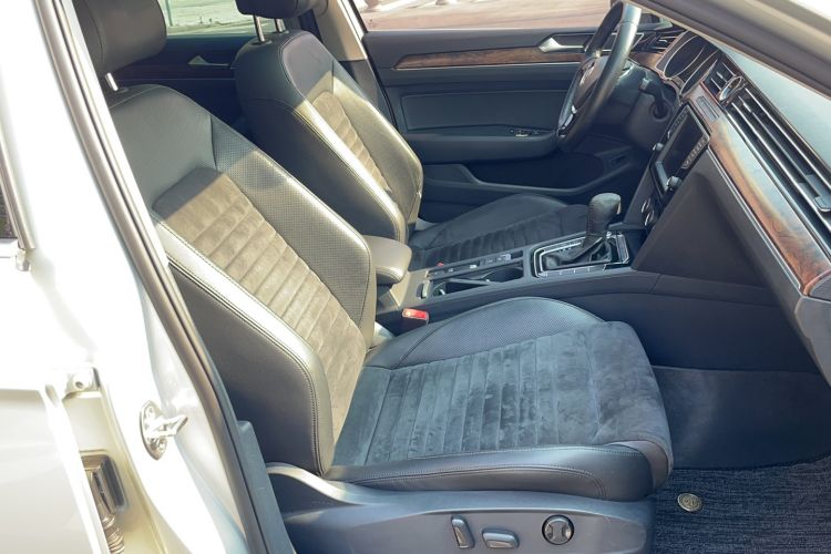 Used Volkswagen Magotan 2017 380TSI DSG Prestige Edition Right Front Seat