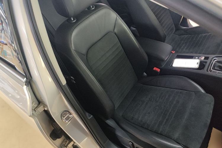 Used Volkswagen Magotan 2017 380TSI DSG Luxury Model Right Front Seat