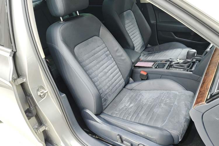 Used Volkswagen Magotan 2017 330TSI DSG Luxury Model Right Front Seat