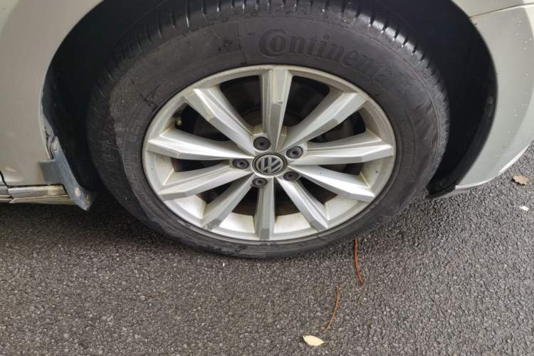 Used Volkswagen Magotan 2017 330TSI DSG Leading Model Right Front Wheel Hub