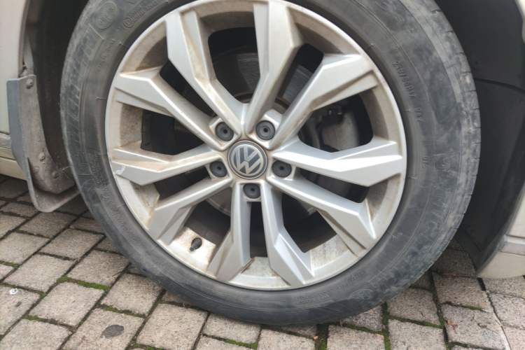 Used Volkswagen Magotan 2017 330TSI DSG Luxury Model Right Front Wheel Hub