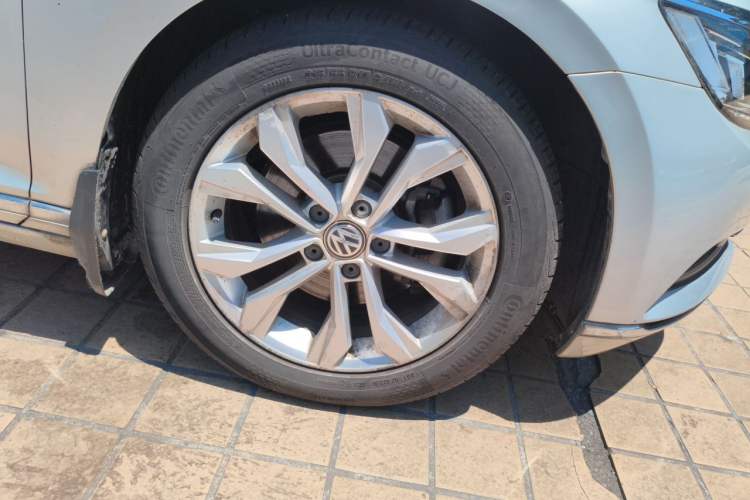Used Volkswagen Magotan 2017 330TSI DSG Luxury Model Right Front Wheel Hub