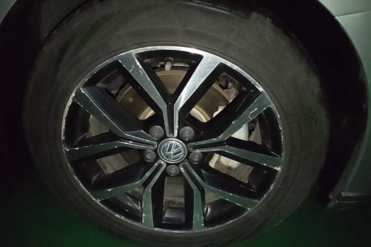 Used Volkswagen Magotan 2017 330TSI DSG Luxury Model Right Front Wheel Hub