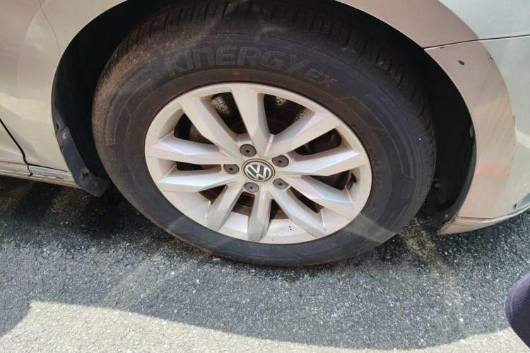 Used Volkswagen Magotan 2017 330TSI DSG Leading Model Right Front Wheel Hub