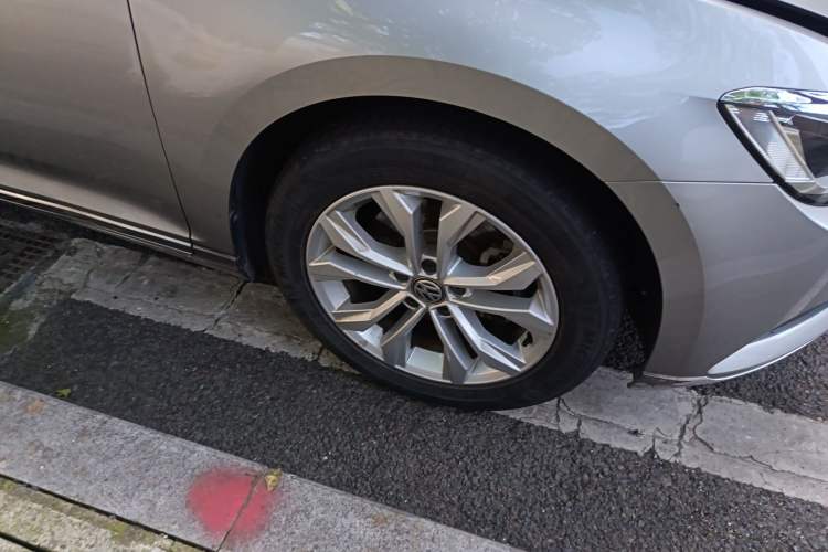 Used Volkswagen Magotan 2017 330TSI DSG Luxury Model Right Front Wheel Hub
