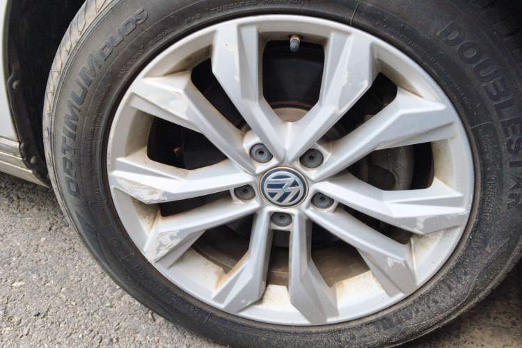 Used Volkswagen Magotan 2017 330TSI DSG Luxury Model Right Front Wheel Hub