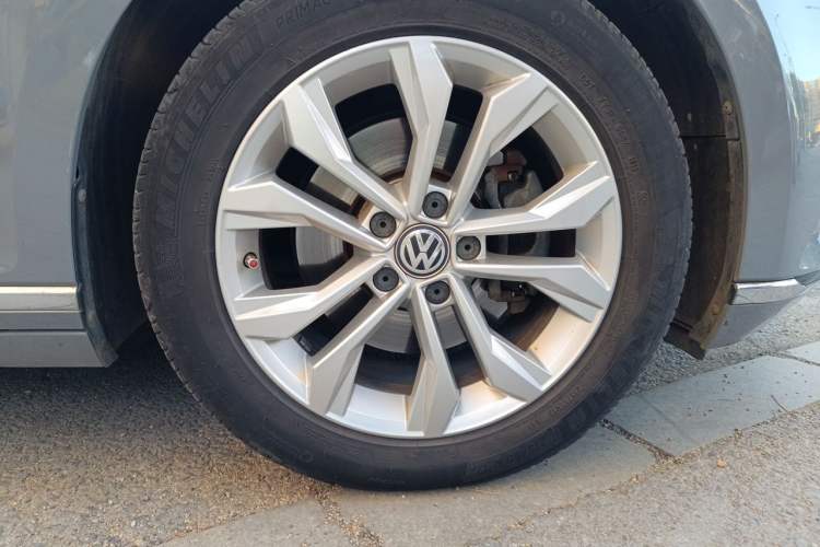 Used Volkswagen Magotan 2017 330TSI DSG Luxury Model Right Front Wheel Hub