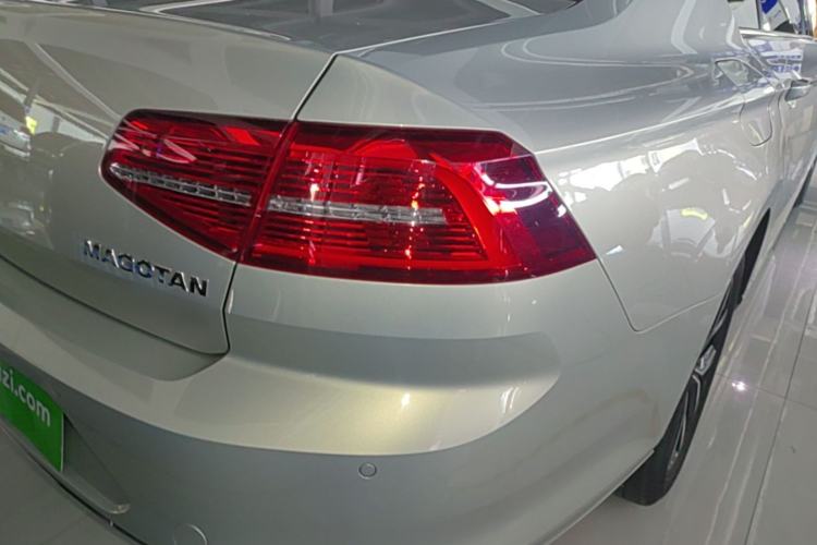 Used Volkswagen Magotan 2017 330TSI DSG Luxury Model Right Rear Taillight