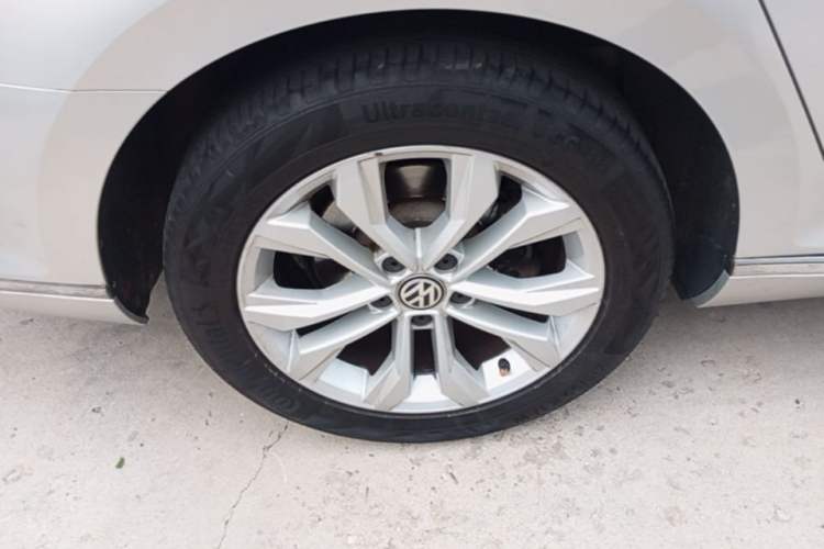 Used Volkswagen Magotan 2017 330TSI DSG Luxury Model Right Rear Wheel Hub