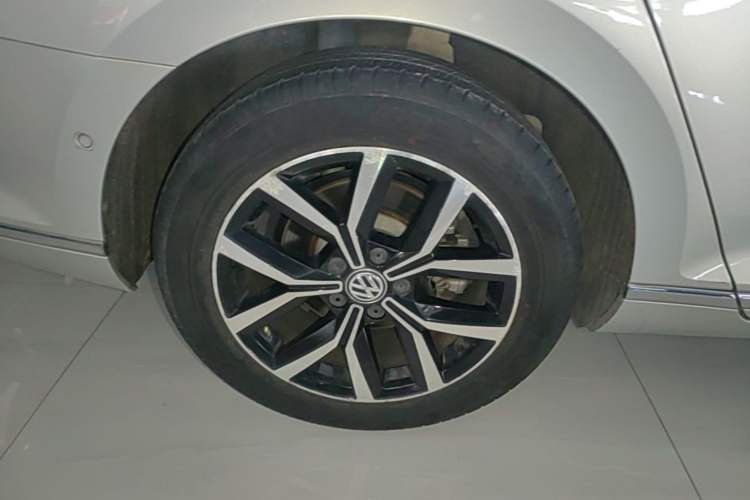 Used Volkswagen Magotan 2017 330TSI DSG Luxury Model Right Rear Wheel Hub