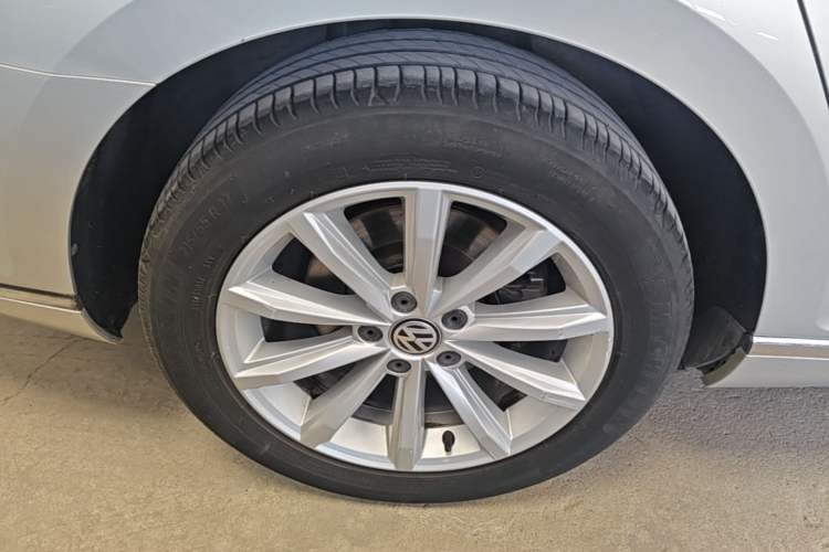 Used Volkswagen Magotan 2017 330TSI DSG Leading Model Right Rear Wheel Hub