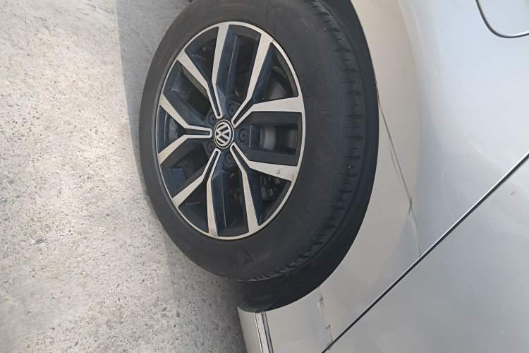 Used Volkswagen Magotan 2017 330TSI DSG Luxury Model Right Rear Wheel Hub