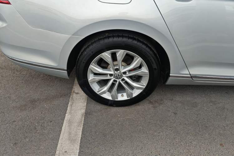 Used Volkswagen Magotan 2017 330TSI DSG Luxury Model Right Rear Wheel Hub