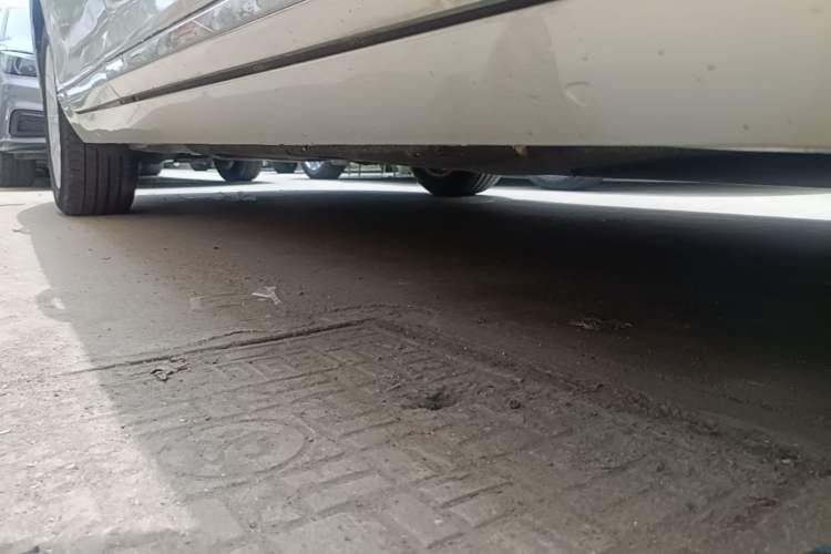 Used Volkswagen Magotan 2017 330TSI DSG Leading Model Right Side Sill